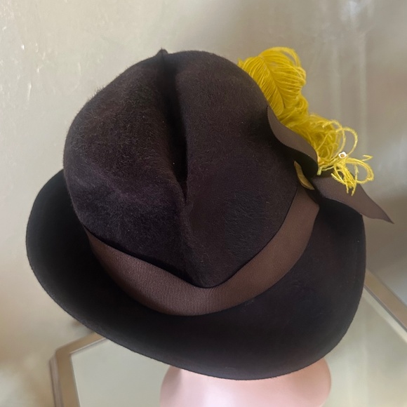SWANKY 1940s\' BROWN FURRY FELT FEDORA WITH UNIQUE CROWN + YELLOW CURLY FEATHER main image 8